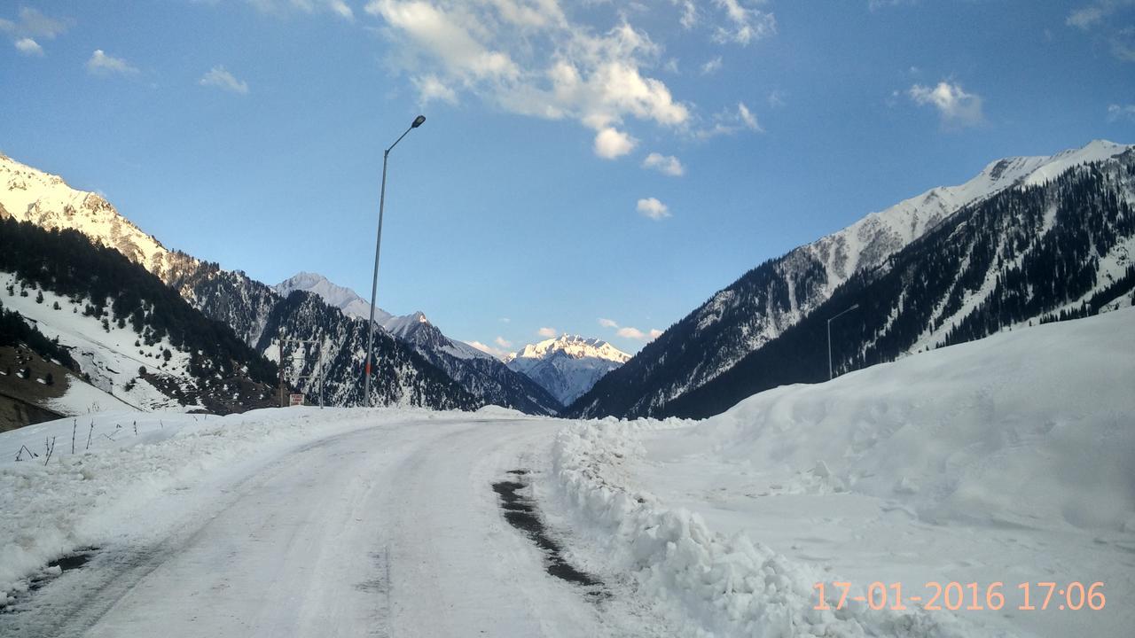 Hotel Glacier Heights Sonāmarg Extérieur photo